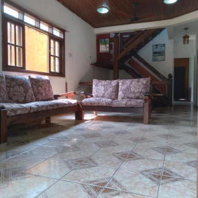 Casa inteira para até 16 pessoas no Centro de Ilhabela